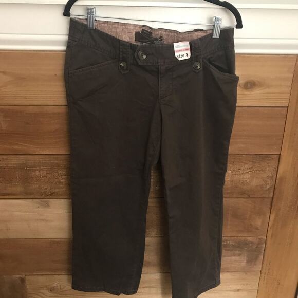 NWT Old Navy Maternity Brown Khaki Capri Pants Small - Picture 2 of 4